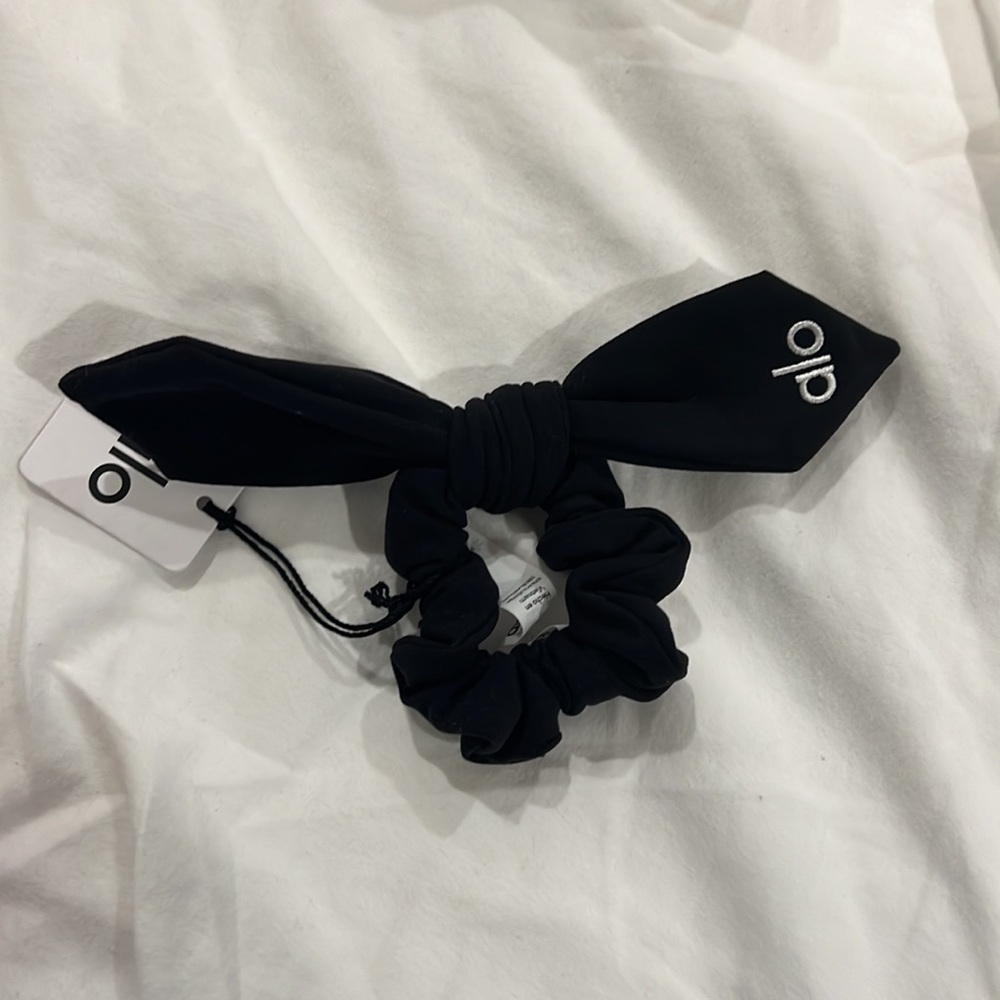 COPY - Alo yoga hair tie scrunchie NEW WITH TAGS - Picture 3 of 4